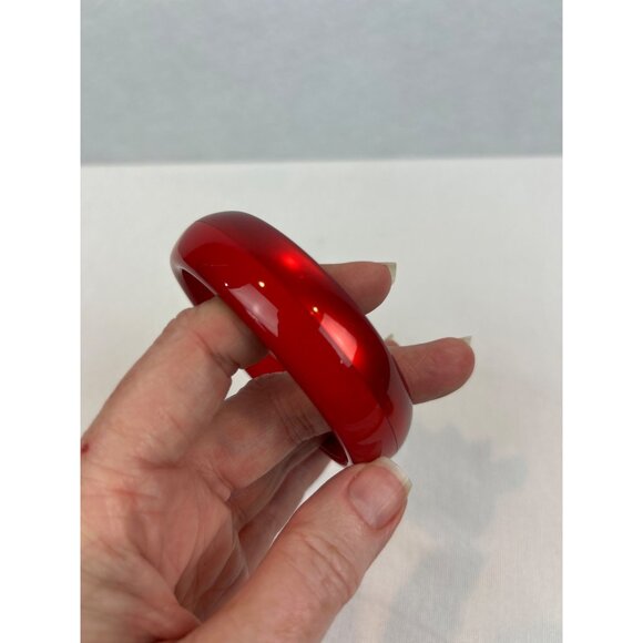 Red Lucite Bangle Bracelet Two-Tone Chunky Christmas 50s 60s Vintage Style - Picture 6 of 8
